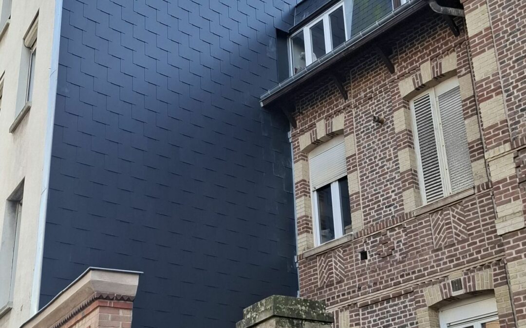 Essentage en ardoise d&rsquo;une façade de copropriété