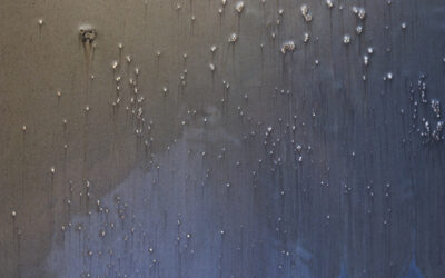 Comment prévenir la condensation sur les murs et les plafonds ? Conseils sur l’isolation et la ventilation pour éviter les problèmes d’humidité