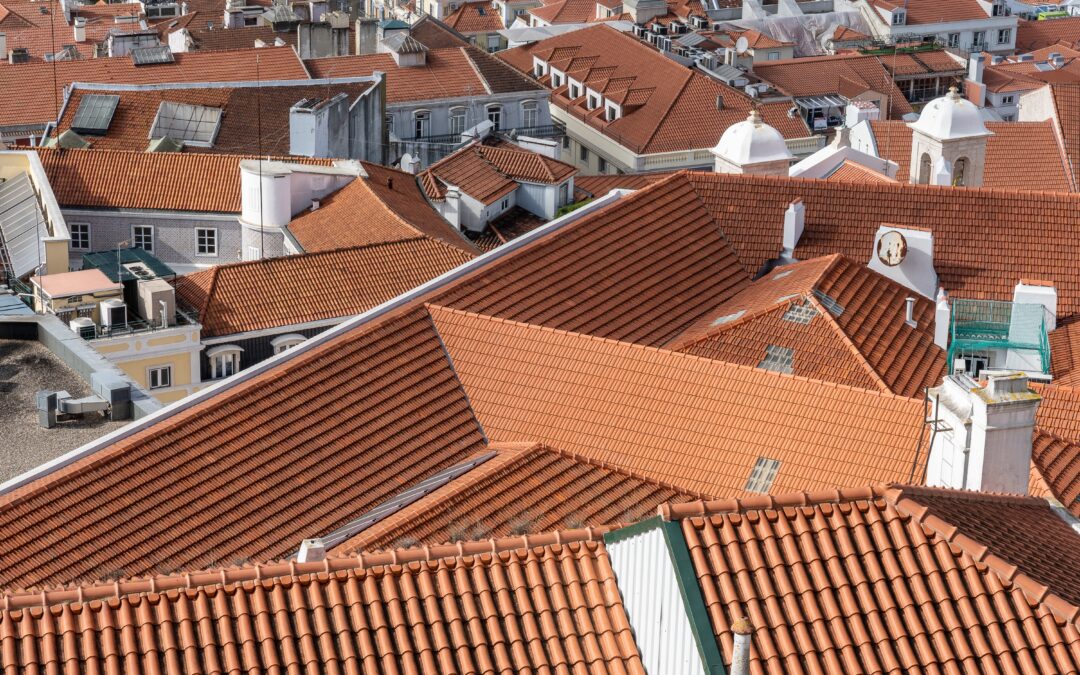 Les étapes de rénovation d&rsquo;une toiture en tuiles : Guide complet pour un toit durable
